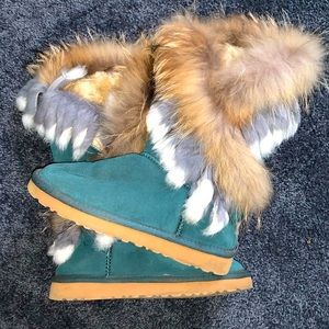 Teal boots with fur accents